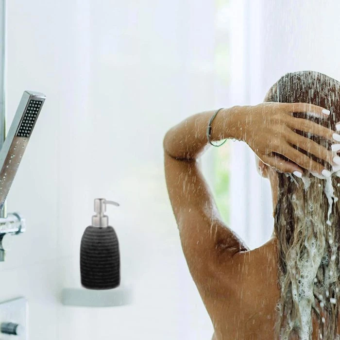 Relaxdays Seifenspender Rillen, Schwarz, Kunststein, Mit Edelstahlpumpe, 300ml 8 Relaxdays Seifenspender Rillen, Schwarz, Kunststein, Mit Edelstahlpumpe, 300ml – Bild 8