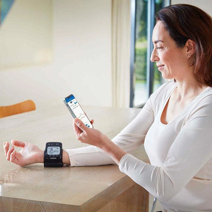 OMRON Blutdruckmessgerät RS7 Intelli IT, Handgelenk, Messung Vollautomatisch, Bluetooth 2 OMRON Blutdruckmessgerät RS7 Intelli IT, Handgelenk, Messung Vollautomatisch, Bluetooth – Bild 2