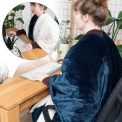 Navaris Heizdecke Poncho, Blau / Weiß, 3 Temperaturen, Abschaltautomatik, 180 X 130cm -Tork Shop 592fe57981c58790b8a8bea67032ec60872b146e heizdecke navaris poncho blau weiss