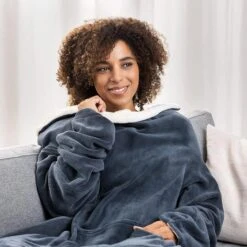 Navaris Heizdecke Snuggy, Mit Ärmeln, Dunkelblau, 9 Temperaturen, Abschaltautomatik, 195 X 125cm -Tork Shop 8b90eeeee5690bd88dca8cee104e890b631da7f6 heizdecke navaris mit aermeln und tasche blaucreme