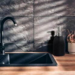 Relaxdays Seifenspender Rillen, Schwarz, Kunststein, Mit Edelstahlpumpe, 300ml 13 Relaxdays Seifenspender Rillen, Schwarz, Kunststein, Mit Edelstahlpumpe, 300ml -Tork Shop b3576e29ee446c68747ed7cbb44fb88d8acda7d4 seifenspender relaxdays rillen schwarz