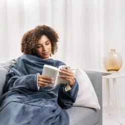 Navaris Heizdecke Snuggy, Mit Ärmeln, Dunkelblau, 9 Temperaturen, Abschaltautomatik, 195 X 125cm -Tork Shop e1af43d53d0d34fe459bd688723c612e223668d4 heizdecke navaris mit aermeln und tasche blaucreme