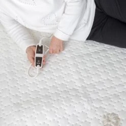 Beurer Wärmeunterbett UB 68 XXL, 150 X 160cm, Abschaltautomatik, 2 Wärmezonen -Tork Shop f577eee54899cc97f50709170ee2c7cb7ed76001 waermeunterbett beurer ub 68 xxl fuer 2 personen